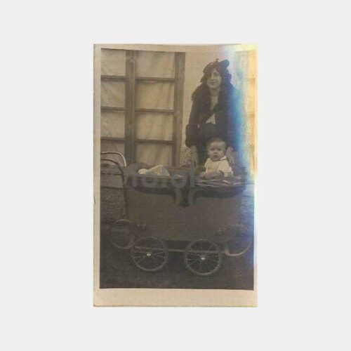Kadın ve Bebek Arabasında Bebek Fotoğraf
