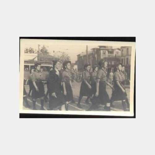 İstanbul İzci Kızlar Yürüyüşte Fotoğraf