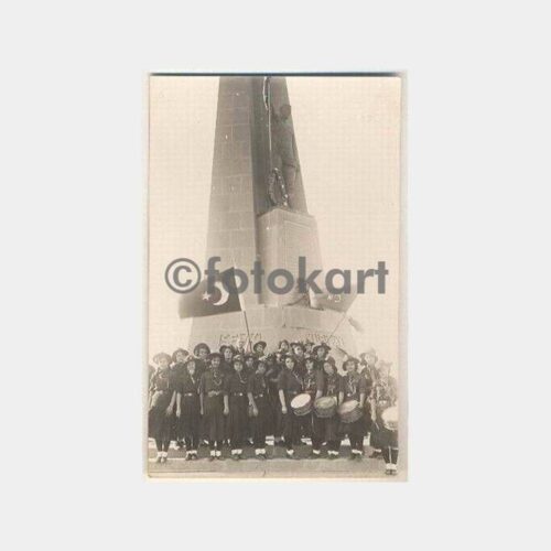 1945 Menemen İzci Kızlar Kubilay Anıtında Fotoğraf