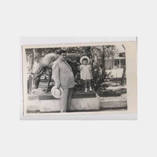 1952 Taksim Parkı Ceylan Heykeli Önünde Fotoğraf