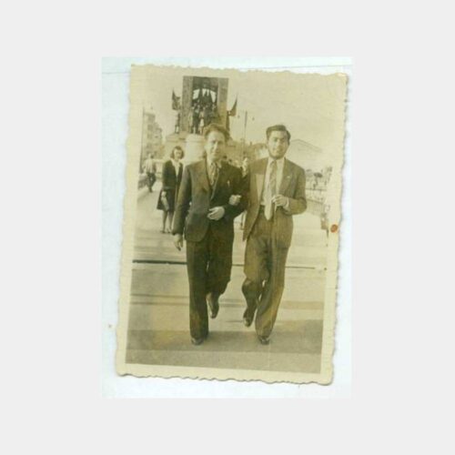 1948 Taksim Anıtı Önünde Baylar Konulu Fotoğraf