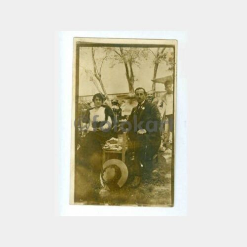 1920 Çay Bahçesi Aile Görünüş Ermenice Fotoğraf