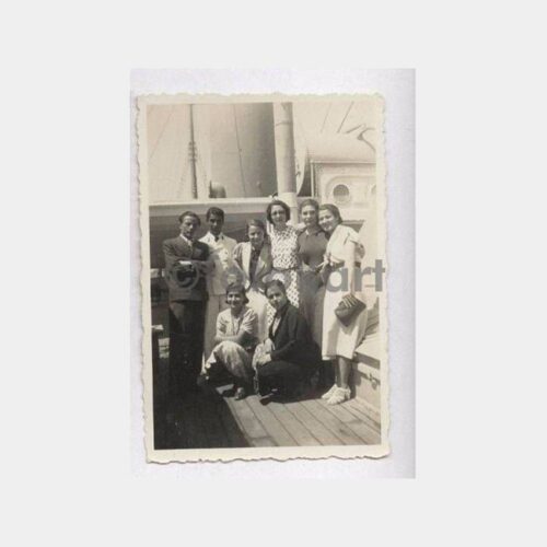Gemi Güvertesinde Gençler Görünüş Fotoğraf