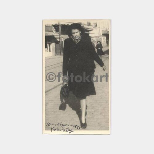 1944 Kadıköy Tramvay ve Kadın Fotoğraf