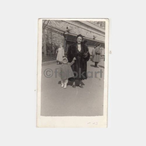 1960 Taksim Meydanı Kürklü Kadın Konulu Fotoğraf