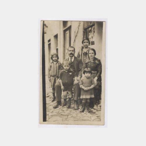 1926 Tarihi Ev ve Ermeni Aile Görünüş Fotoğraf