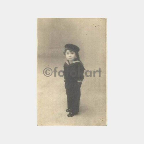 Denizci Kıyafetli Küçük Şirin Çocuk Fotoğraf