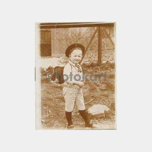 Denizci Şapkalı Çocuk İlginç Fotoğraf