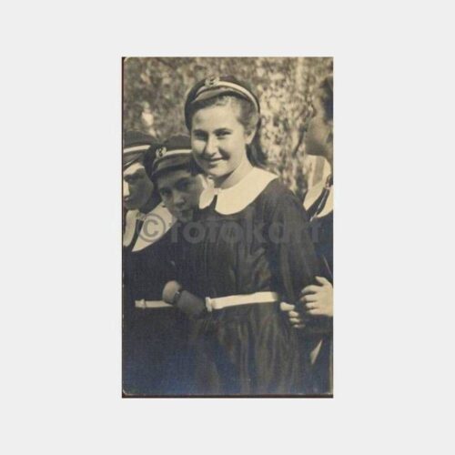 Şapkalı Genç Liseli Kız Öğrenciler Fotoğraf
