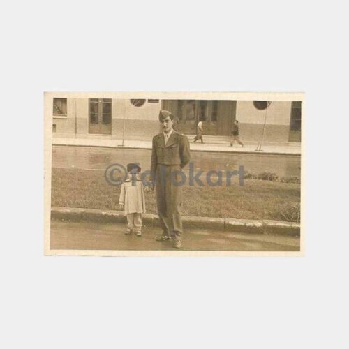 1944 Tepebaşı Tiyatro Önünde Subay Fotoğraf