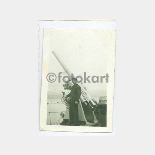 Savaş Gemisi Topçu Uçaksavar Önünde Fotoğraf