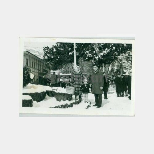 1971 Hereke Belediye Parkı Önünde Fotoğraf