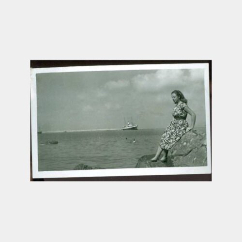 1950 Zonguldak Limanı Kadın ve Vapur 2 Adet Fotoğraf - Görsel 2