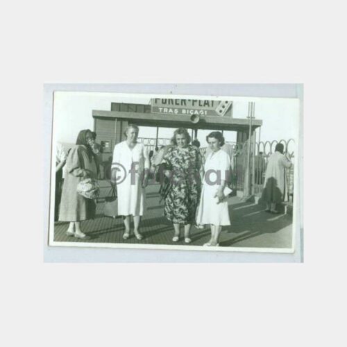 1940 Adalar Vapur İskelesi Kadınlar Fotoğraf