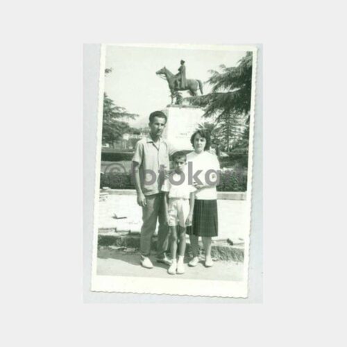 1964 Bursa Atatürk Heykeli Önünde Aile Fotoğraf