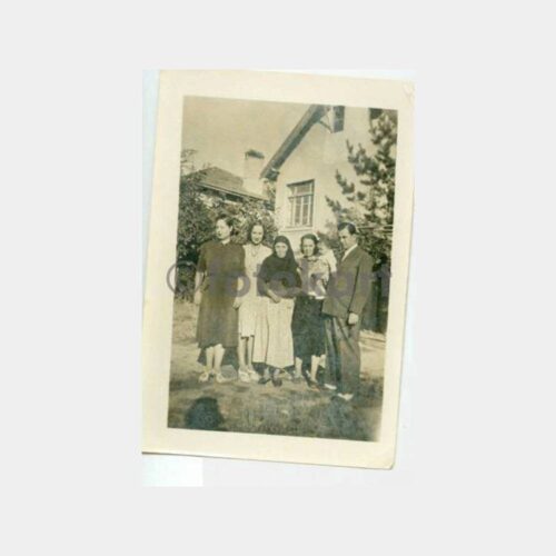 1943 Ankara Ailesi Evin Bahçesinde Fotoğraf