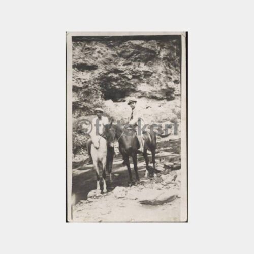 1930 Atlı Gençler Gezide Görünüş Fotoğraf