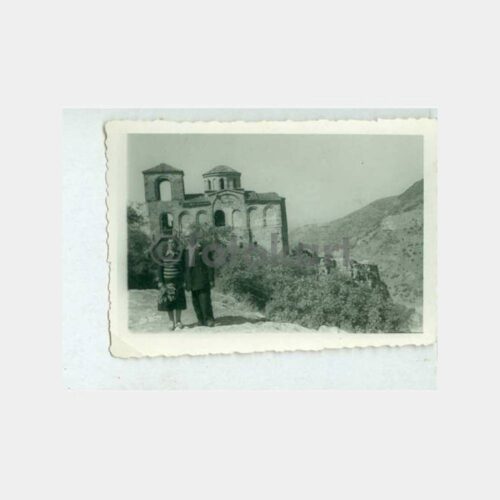 1940 Anadolu Bizans Kilise Önünde Aile Fotoğraf
