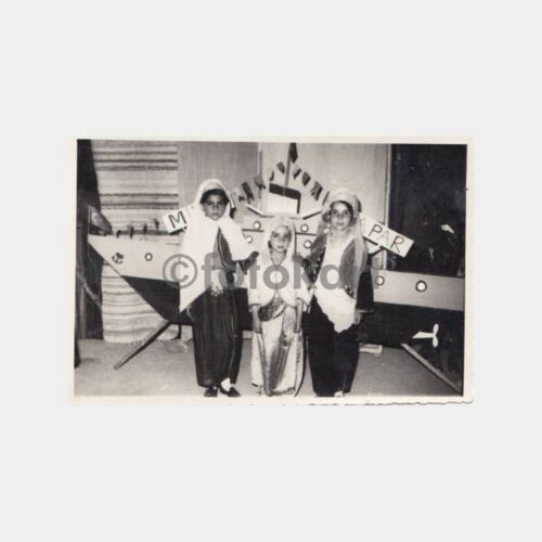 1968 Çocuklar 23 Nisan Tören Folklor Konulu Fotoğraf