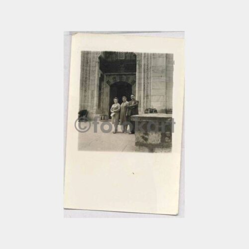 1961 Bursa Yeşil Camii Önünde Aile Fotoğraf