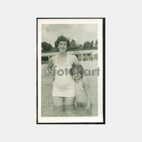 1940 Florya Plajı Anne ve Kız Konulu Fotoğraf