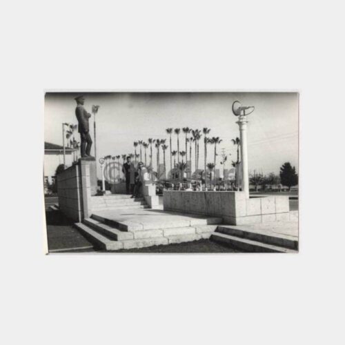 Mersin Heykel Önünde Görünüş Fotoğraf