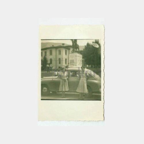 1940 Bursa Ata Heykeli Önünde Kadınlar Fotoğraf