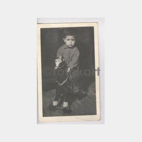 Oyuncak Atlı Çocuk Stüdyo Fotoğraf