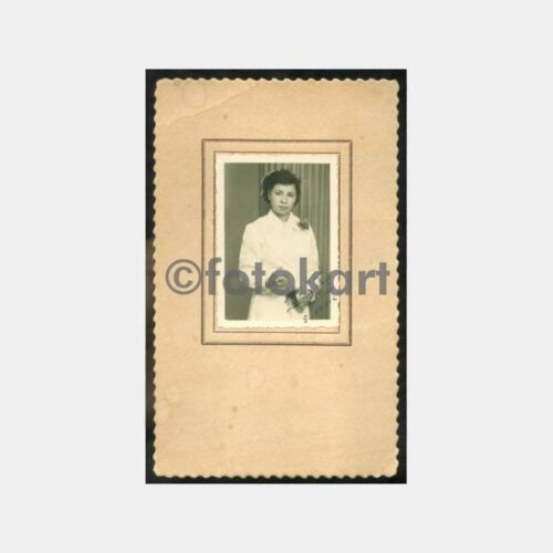 1952 Hemşire Diploması Elinde Görünüş Fotoğraf