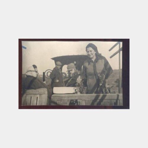 Avcı Ailesi Av Dönüşünde Fotoğraf