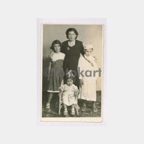 Sünnet Çocuğu Ailesiyle Görünüş Fotoğraf