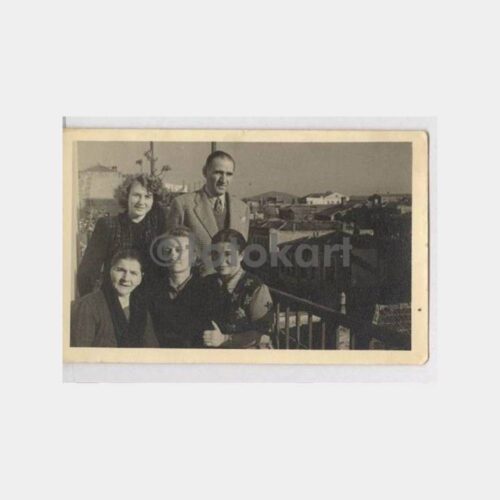 1947 Ev Balkonunda Aile Görünüş Fotoğraf