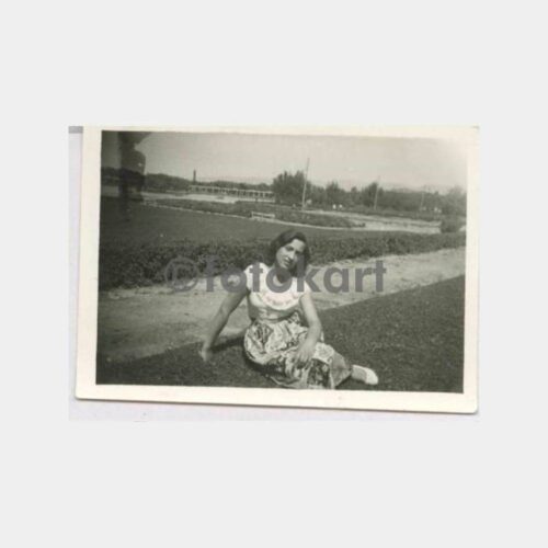 Ankara Park Önünde Kadın Görünüş Fotoğraf