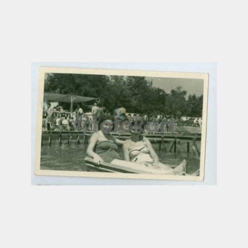 1958 Büyükada Plajda Kadınlar Fotoğraf
