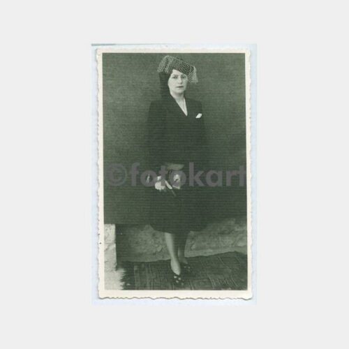 İlginç Şapkalı Kadın Stüdyo Fotoğraf