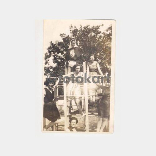 Kadınlar Çocuk Parkında Eski Fotoğraf