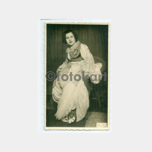 1940 Folklor Giyimli Kadın Stüdyo Fotoğraf