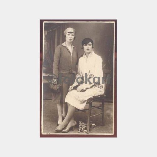 İki Kadın Stüdyo Fotoğrafı