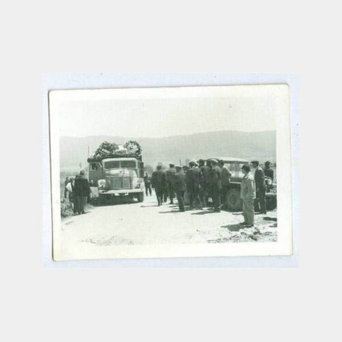 1950 Çelenk Taşıyan Kamyon Görünüş Fotoğraf
