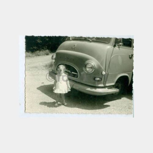 1940 Kamyonet Önünde Kız Çocuk Fotoğraf