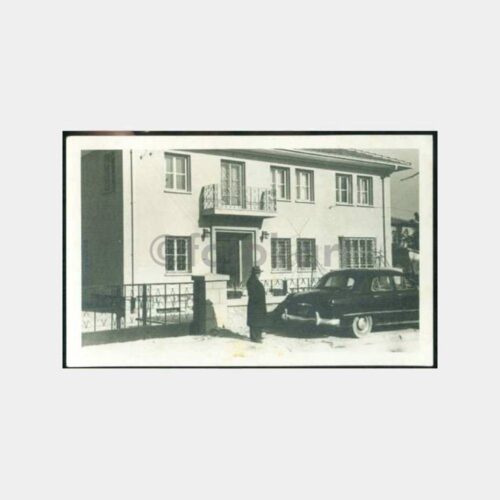 1940 Tarihi Ev Önünde Otomobil Fotoğraf