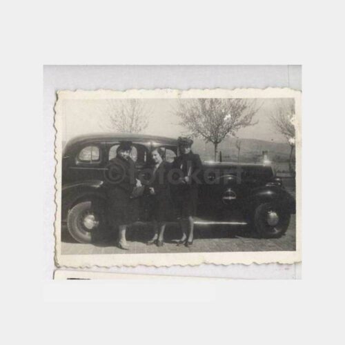 Eski Otomobil ve Kadınlar Görünüş Fotoğraf