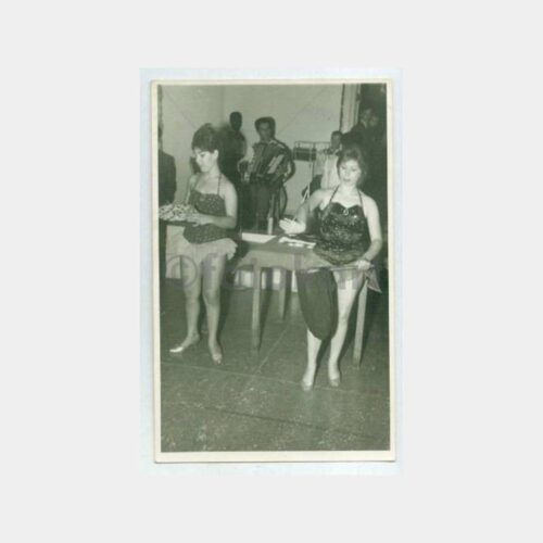 1960 Tiyatro Kumpanyası Gösteri Konulu Fotoğraf