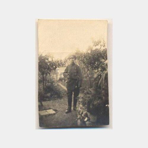 Bahçede Kadın Subay Küçük Ebat Fotoğraf