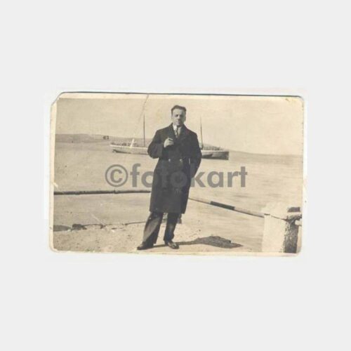 1934 Ayvalık Limanında Bey Görünüş Fotoğraf