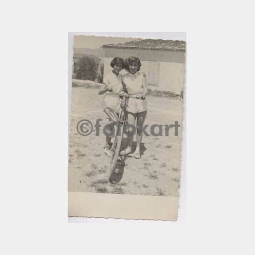 Ayvalık Bisikletli Kızlar Fotoğraf