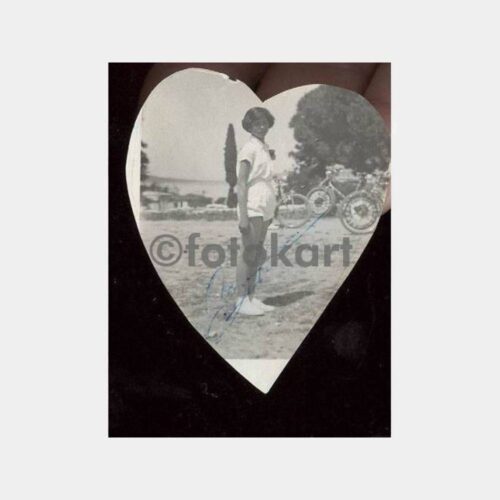 1955 Ayvalık Sporcu Kız Kalp Şeklinde Fotoğraf