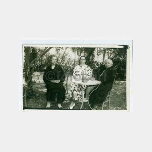 1930 Büyükada Aile Bahçede Çay Konulu Fotoğraf