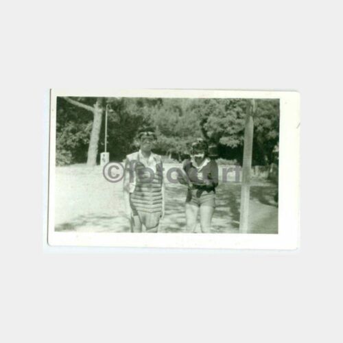 1950 Büyükada Gezisi Kızlar Görünüş Fotoğraf