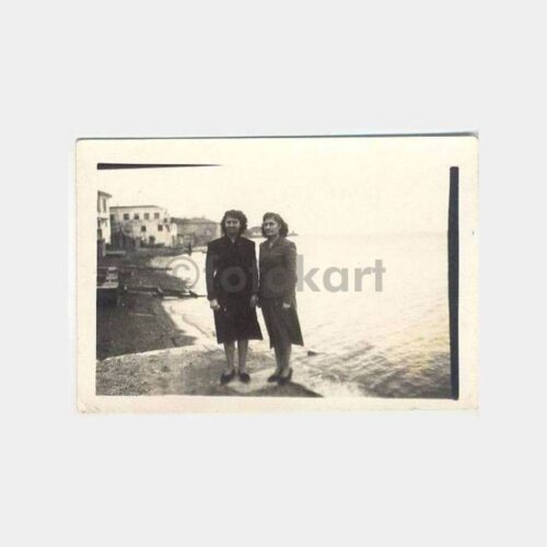 Deniz Kenarı İki Kadın Fotoğraf